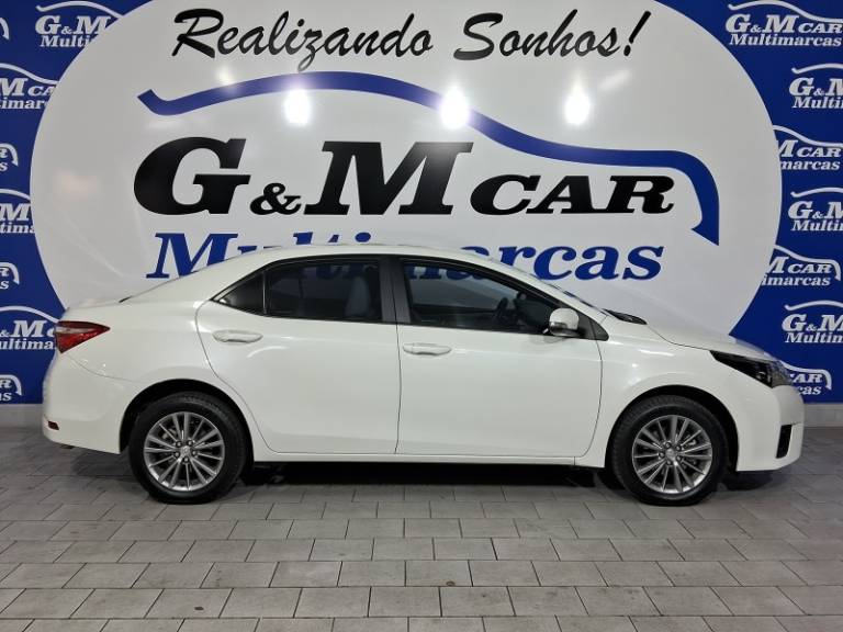 TOYOTA - COROLLA - 2016/2017 - Branca - R$ 92.900,00