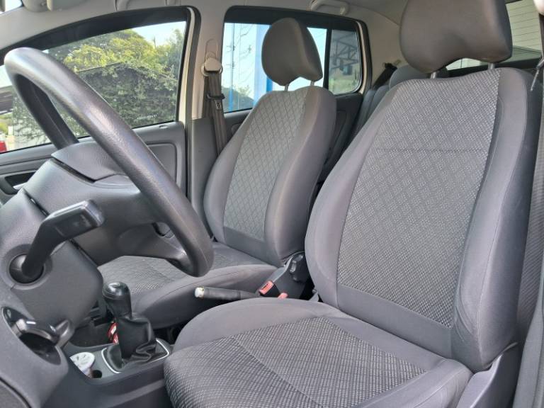 VOLKSWAGEN - FOX - 2015/2015 - Branca - R$ 45.900,00