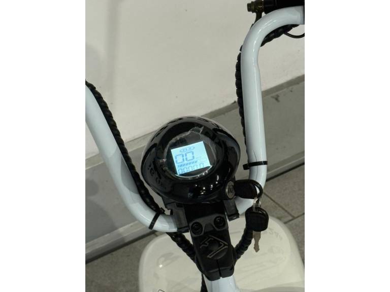 TUI - 1000W - 2025/2025 - Branca - R$ 7.800,00