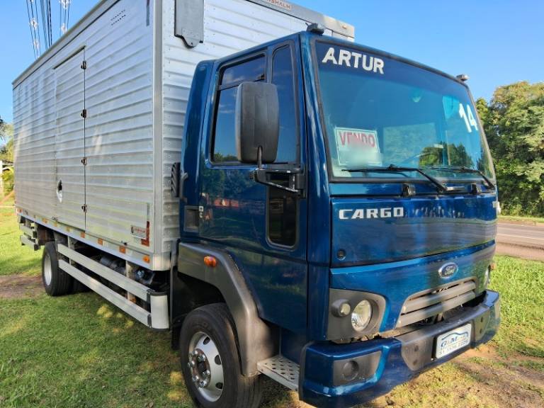 FORD - CARGO 1119 - 2014/2014 - Azul - R$ 239.900,00