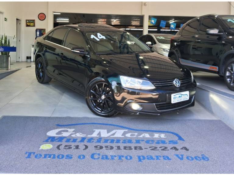 VOLKSWAGEN - JETTA - 2013/2014 - Preta - R$ 78.900,00