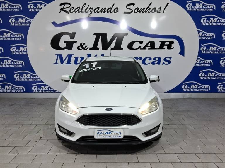 FORD - FOCUS - 2016/2017 - Branca - R$ 59.900,00