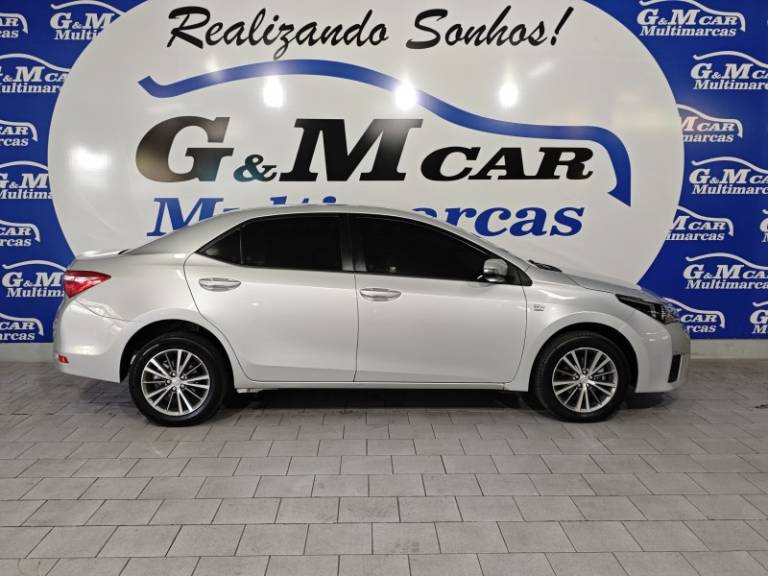 TOYOTA - COROLLA - 2015/2016 - Prata - R$ 88.900,00