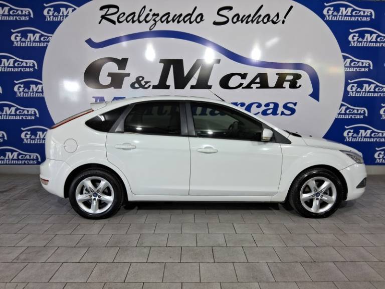 FORD - FOCUS - 2012/2013 - Branca - R$ 45.900,00