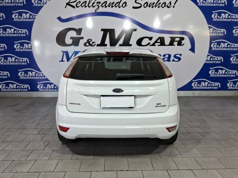 FORD - FOCUS - 2012/2013 - Branca - R$ 45.900,00
