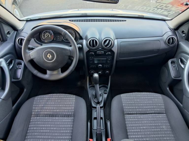 RENAULT - SANDERO - 2013/2014 - Branca - R$ 37.900,00