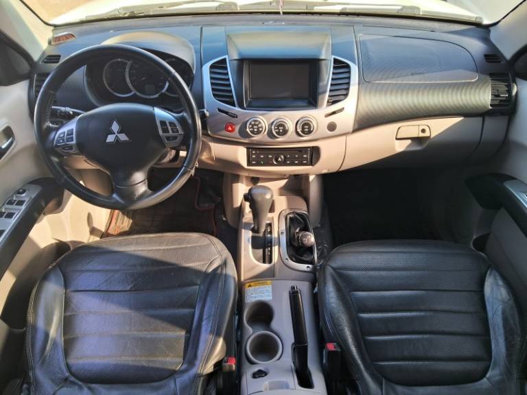 MITSUBISHI - L200 TRITON - 2013/2013 - Branca - R$ 105.900,00