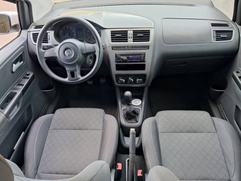 VOLKSWAGEN - FOX - 2015/2015 - Branca - R$ 45.900,00