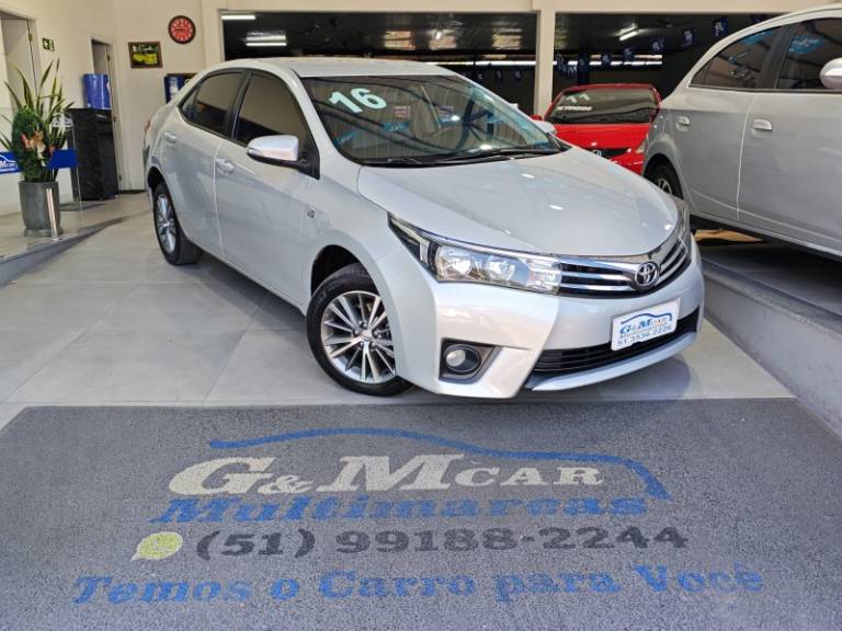 TOYOTA - COROLLA - 2015/2016 - Prata - R$ 88.900,00