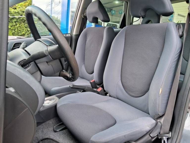 HONDA - FIT - 2005/2005 - Cinza - R$ 30.900,00