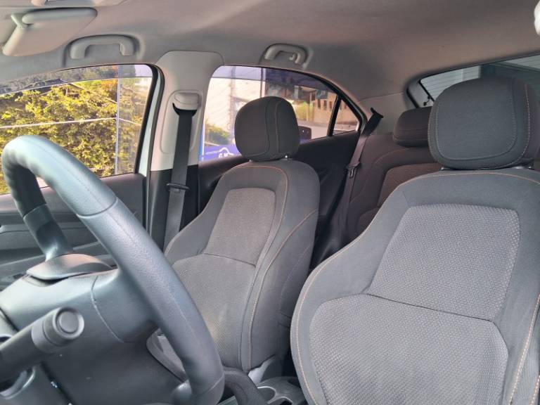 CHEVROLET - ONIX - 2014/2015 - Branca - R$ 51.900,00