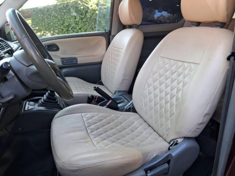 SUZUKI - GRAND VITARA - 1998/1999 - Vermelha - R$ 37.900,00