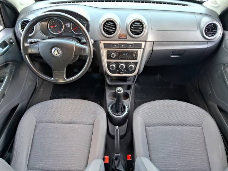 VOLKSWAGEN - VOYAGE - 2010/2011 - Prata - R$ 33.900,00