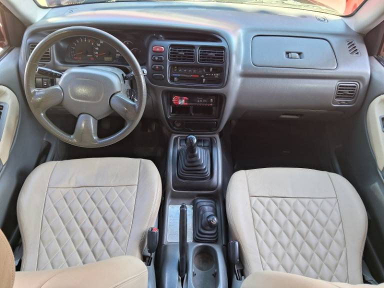 SUZUKI - GRAND VITARA - 1998/1999 - Vermelha - R$ 37.900,00