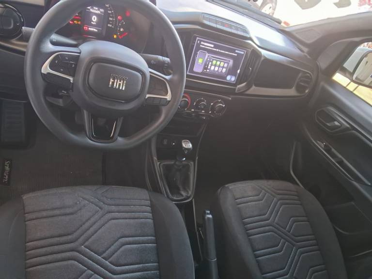 FIAT - STRADA - 2024/2025 - Branca - R$ 103.900,00