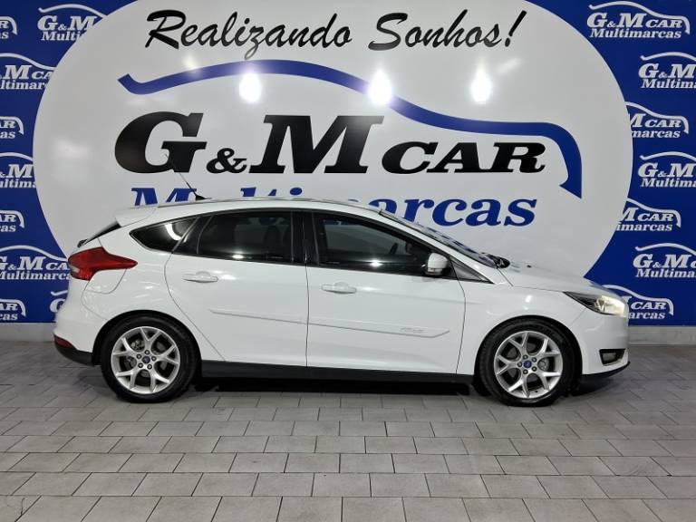 FORD - FOCUS - 2016/2017 - Branca - R$ 59.900,00