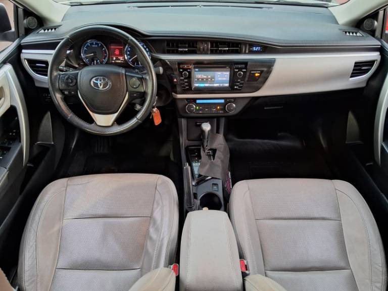 TOYOTA - COROLLA - 2016/2017 - Branca - R$ 92.900,00