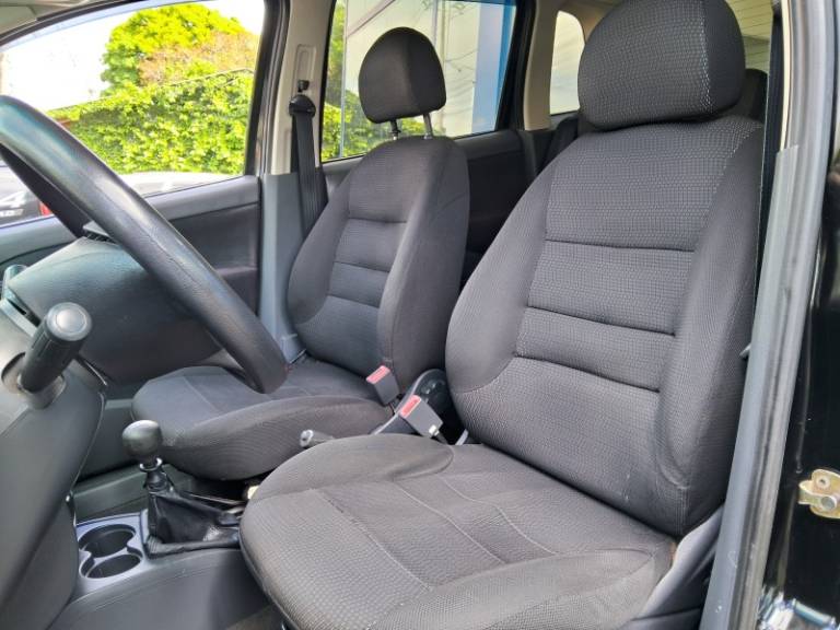 FIAT - IDEA - 2006/2007 - Preta - R$ 28.900,00