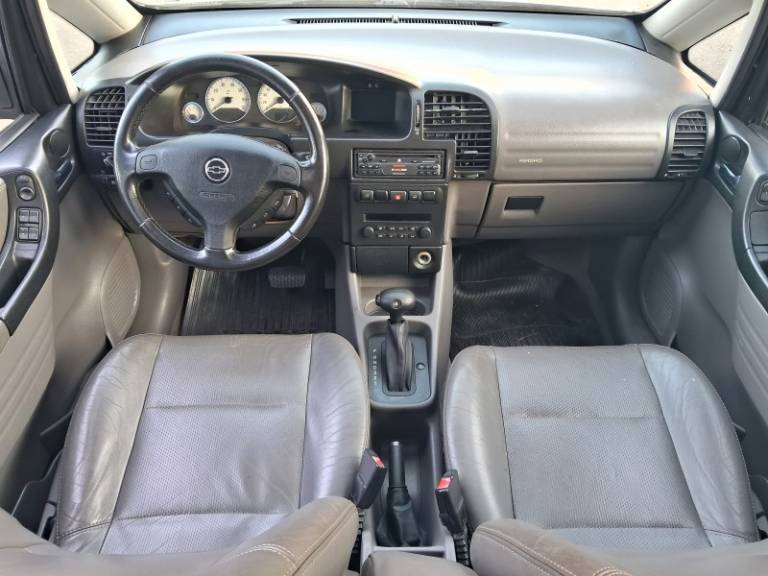 CHEVROLET - ZAFIRA - 2004/2005 - Prata - R$ 33.900,00