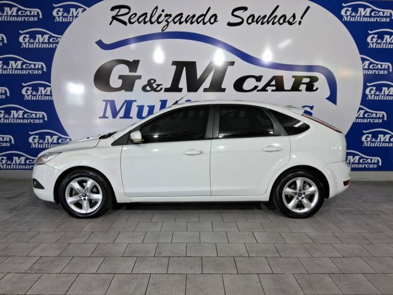 FORD - FOCUS - 2012/2013 - Branca - R$ 45.900,00