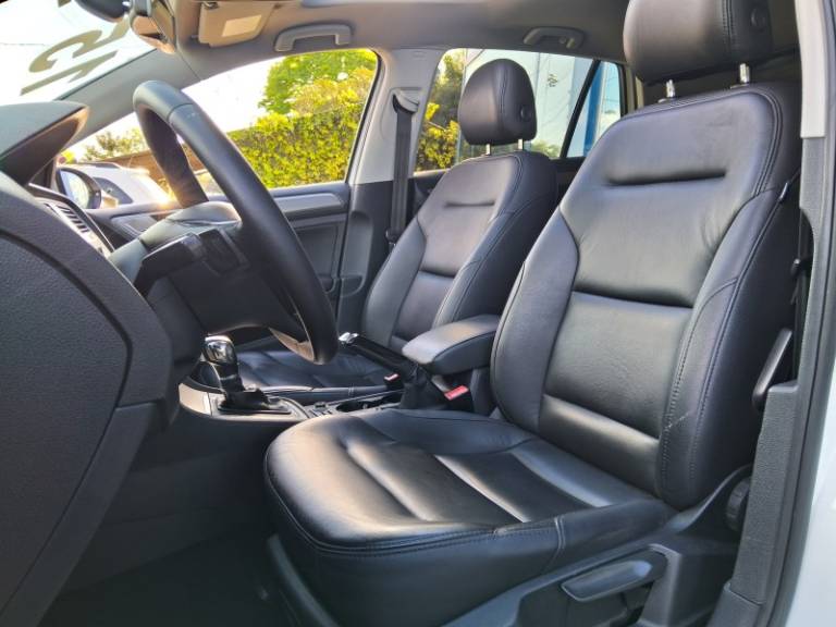 VOLKSWAGEN - GOLF - 2014/2015 - Branca - R$ 73.900,00