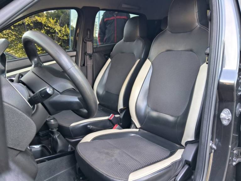 RENAULT - KWID - 2018/2018 - Preta - R$ 38.900,00