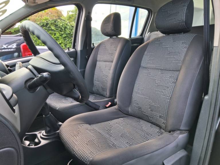 RENAULT - SANDERO - 2008/2009 - Preta - R$ 27.900,00