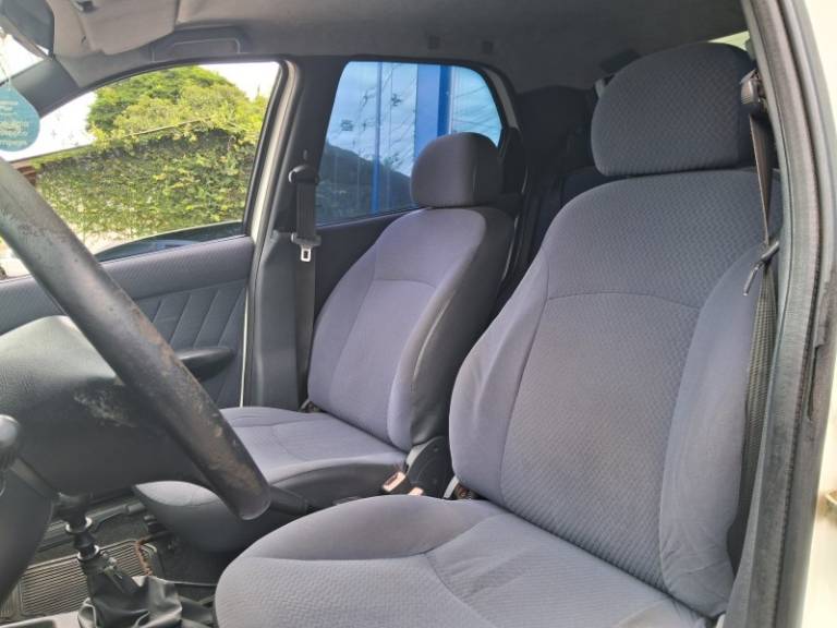 FIAT - PALIO - 2001/2001 - Branca - R$ 14.900,00