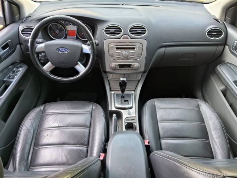 FORD - FOCUS - 2012/2013 - Branca - R$ 45.900,00