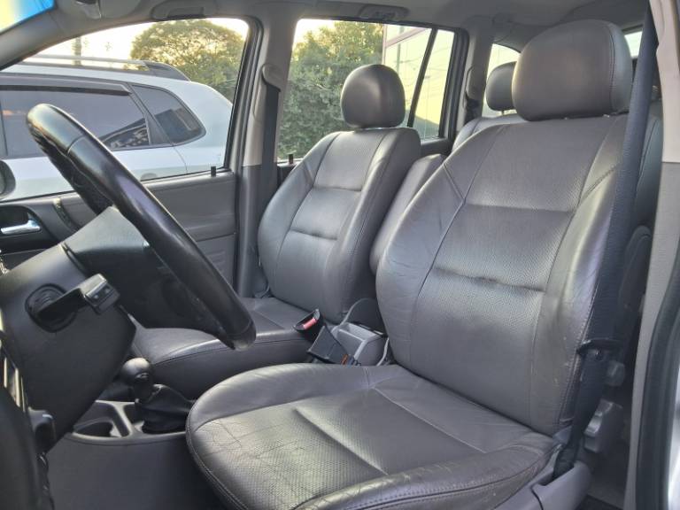 CHEVROLET - ZAFIRA - 2004/2005 - Prata - R$ 33.900,00