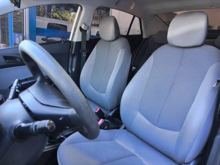 HYUNDAI - HB20S - 2016/2017 - Branca - R$ 57.900,00