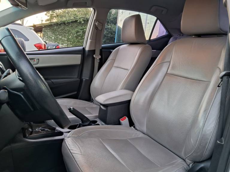 TOYOTA - COROLLA - 2016/2017 - Branca - R$ 92.900,00