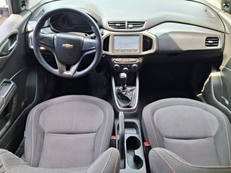 CHEVROLET - ONIX - 2014/2015 - Branca - R$ 51.900,00