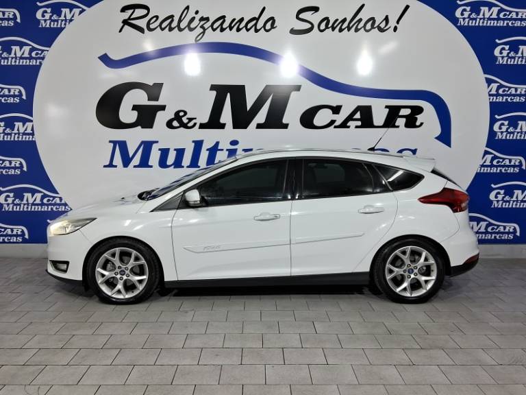 FORD - FOCUS - 2016/2017 - Branca - R$ 59.900,00