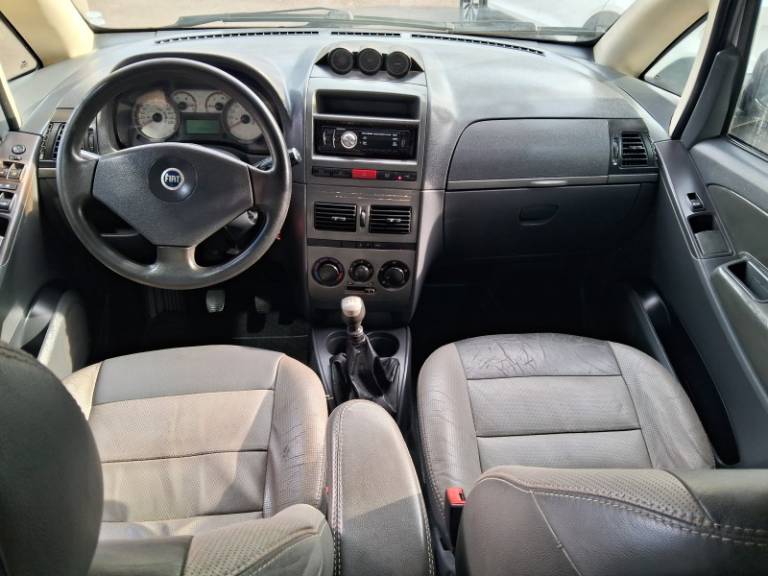 FIAT - IDEA - 2007/2008 - Prata - R$ 29.900,00